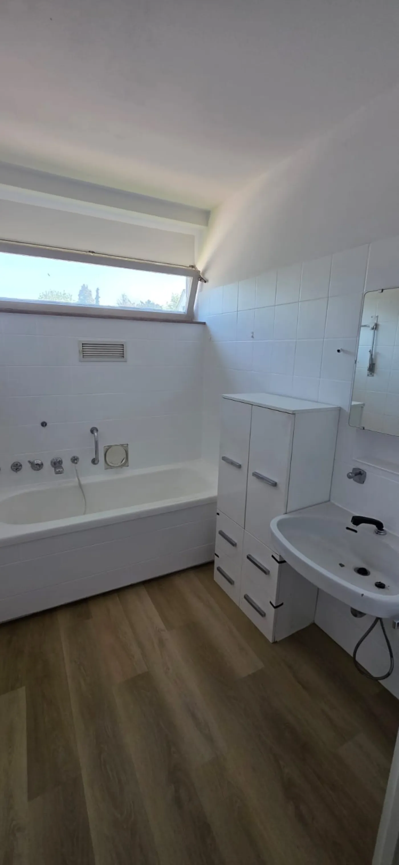 Nachher: Badezimmer Komplettsanierung Göppingen – Maler Wildstein