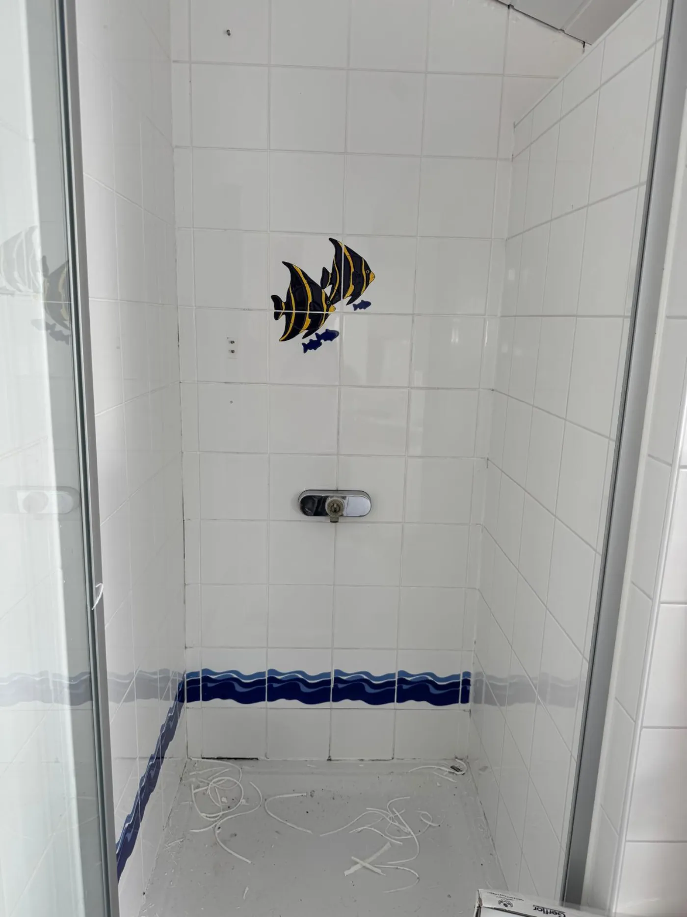 Vorher: Dusche neu gefliest Göppingen – Maler Wildstein