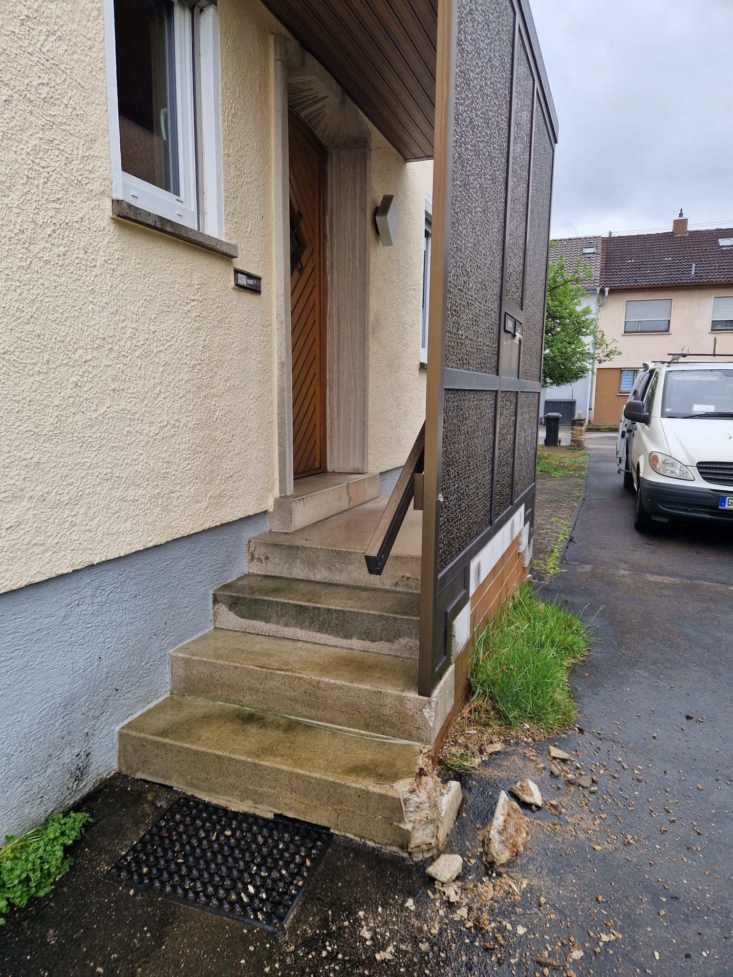 Vorher: Renovierung Treppe/Stufen beschichtung Außenbereich – Maler Wildstein