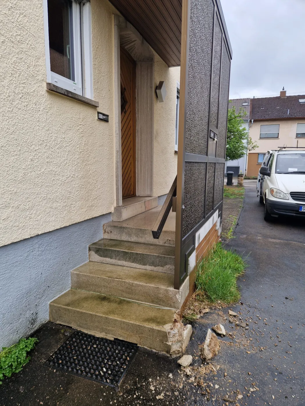 Vorher: Renovierung Treppe/Stufen beschichtung Außenbereich – Maler Wildstein