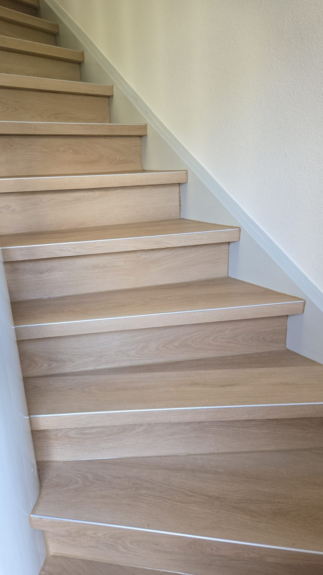 Nachher: Renovierung Treppe Innenbereich – Maler Wildstein